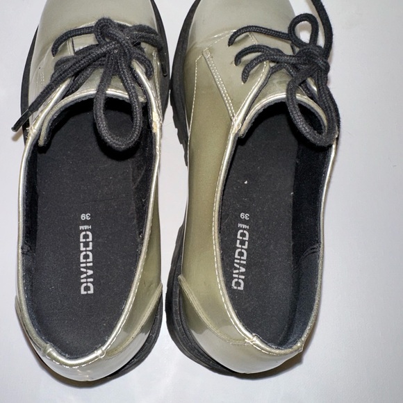 H&M Silver Shoes - Size 8 - Mint Condition - Picture 7 of 10